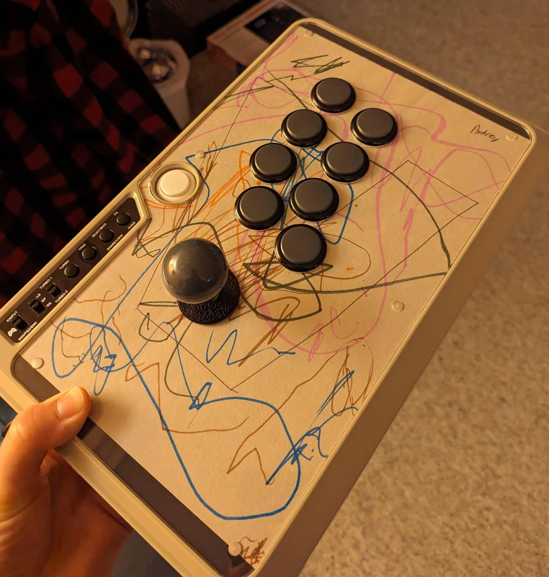 My kiddo drew me this masterpiece for Father's day, so I enshrined it. Happy Father's Day, Dad's! Mayflash F500 Elite